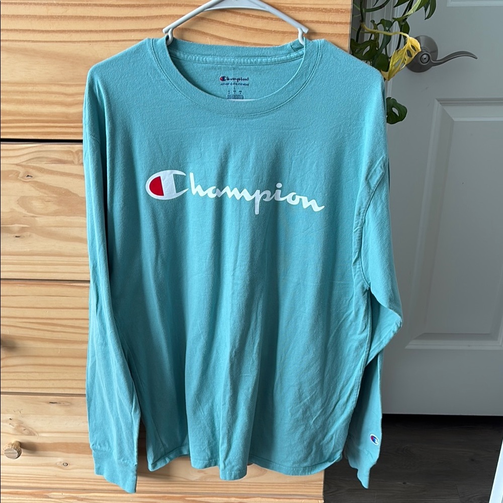 NEVER WORN Champion Large Long Sleeve Shirt